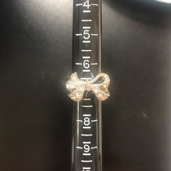 NWT Avon Take A Bow Ring Small Silvertone - Picture 10 of 10